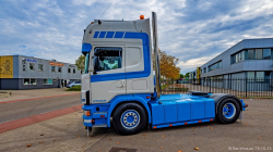 20251019-Tom-Holding-00514